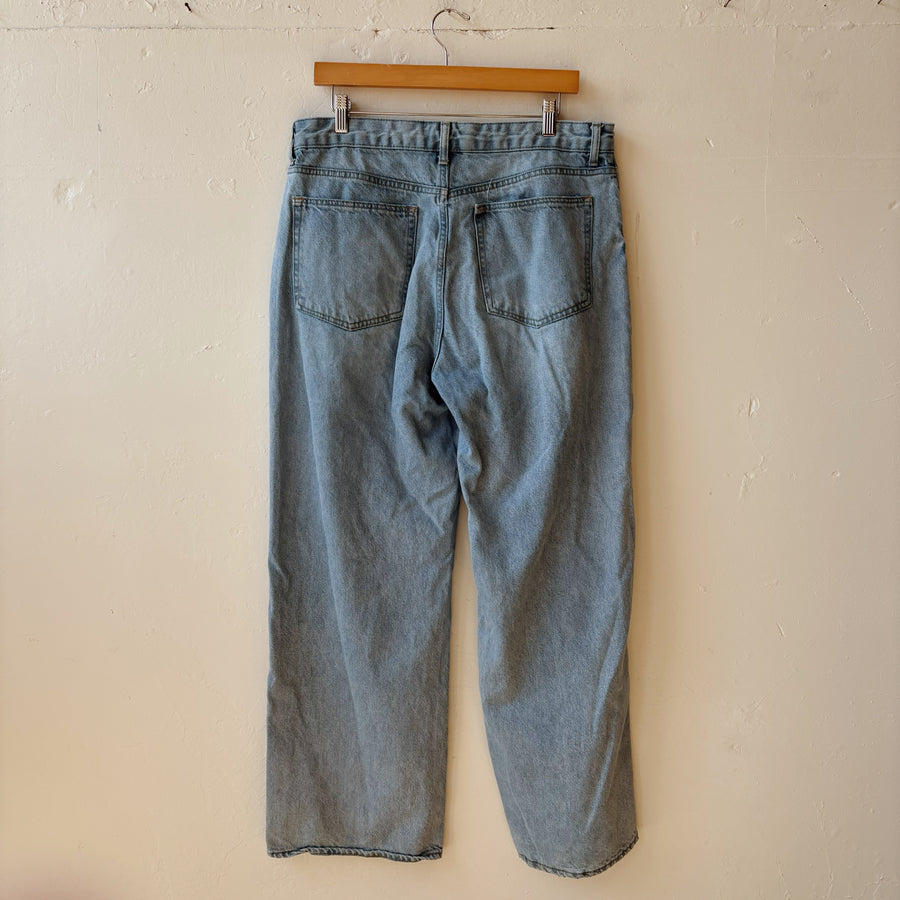 SIZE 14 | Light Wash Jeans