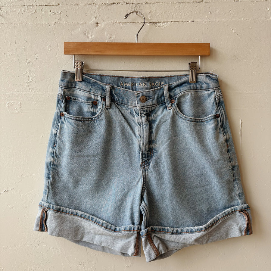 SIZE 6 | AE Shorts