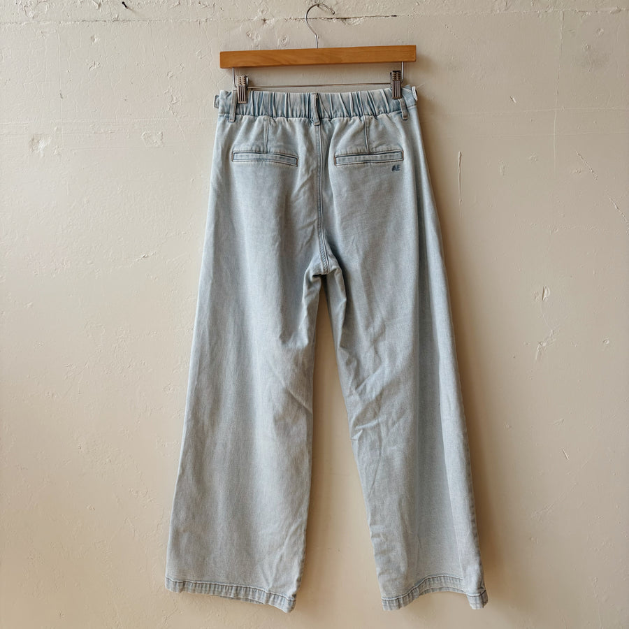 SIZE 0 | AE Light Wash Jeans