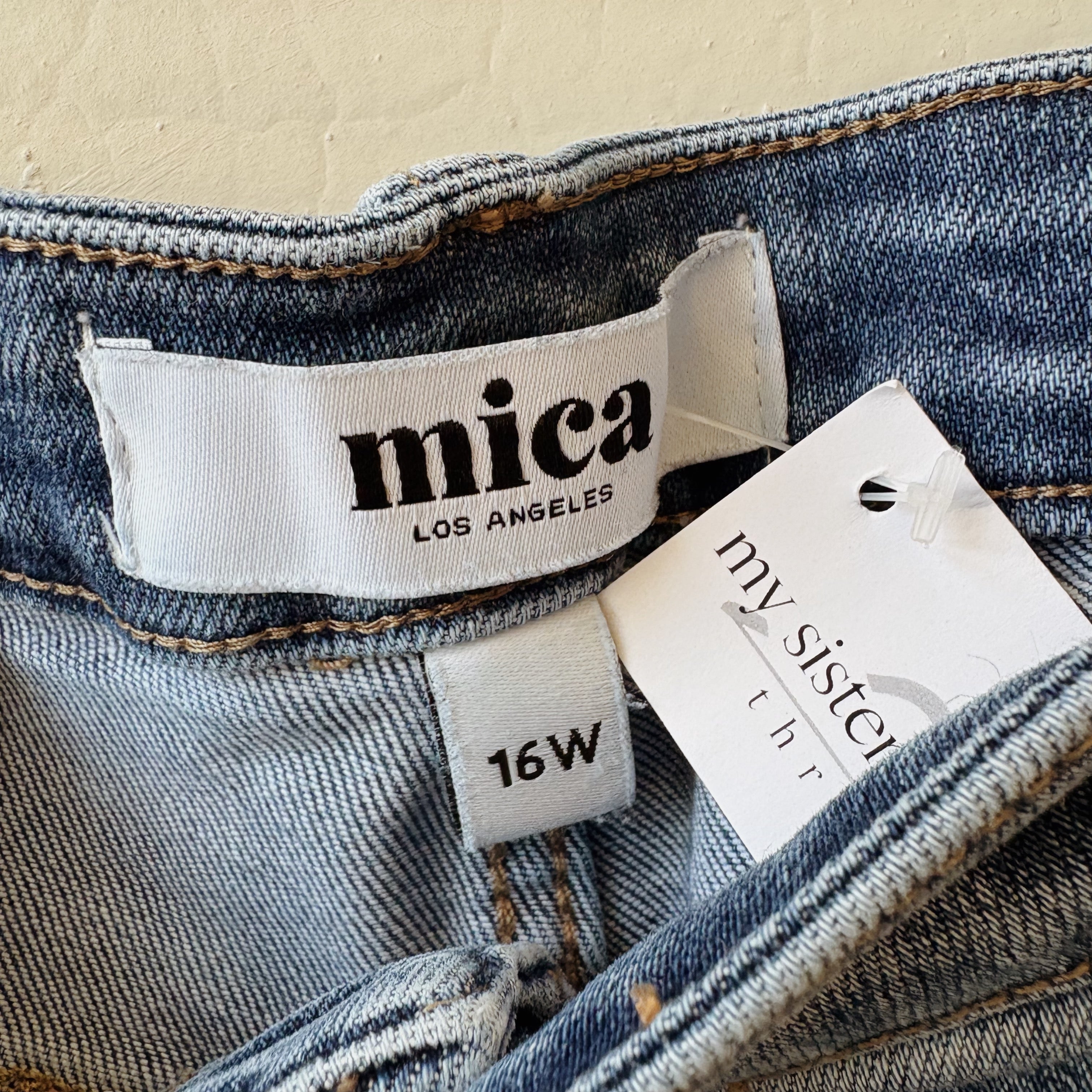 SIZE 16 | Straight Leg Jeans