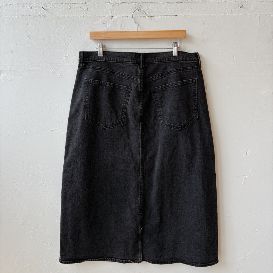 SIZE 14 | Black Denim Skirt