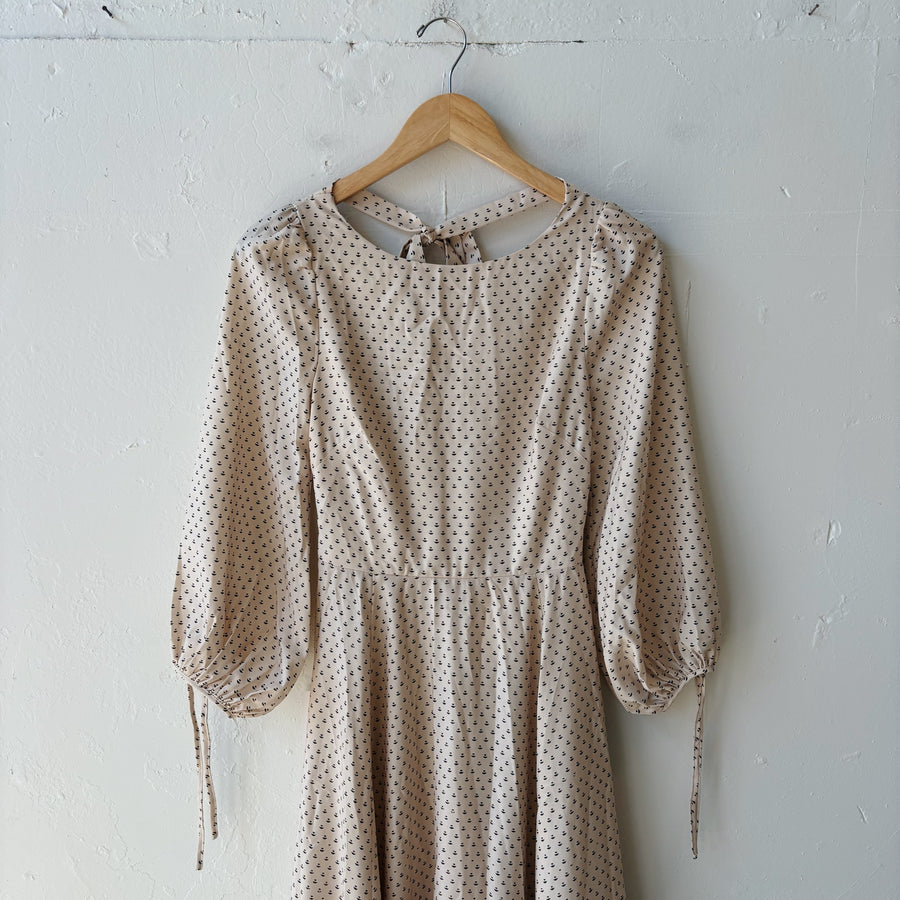 SIZE XS | Cream Patterned Dress