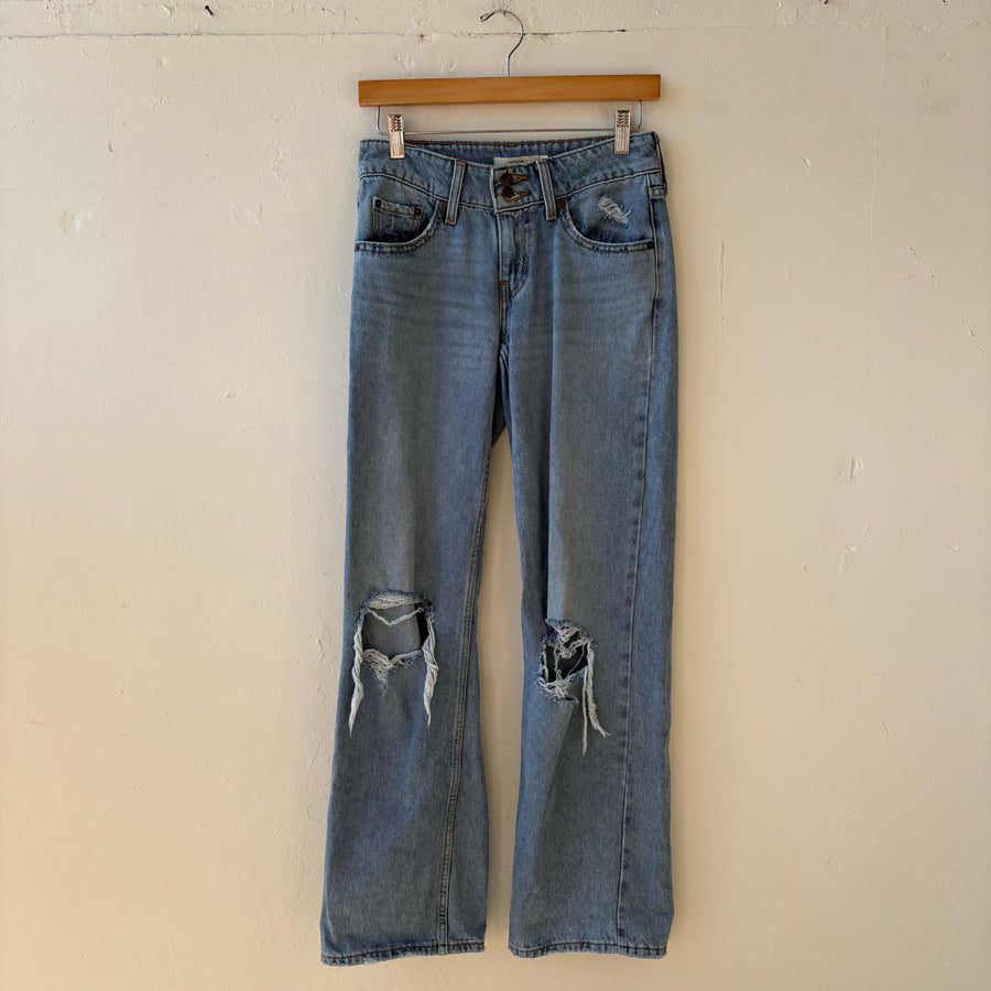 SIZE 24 | Levi’s Distressed Jeans