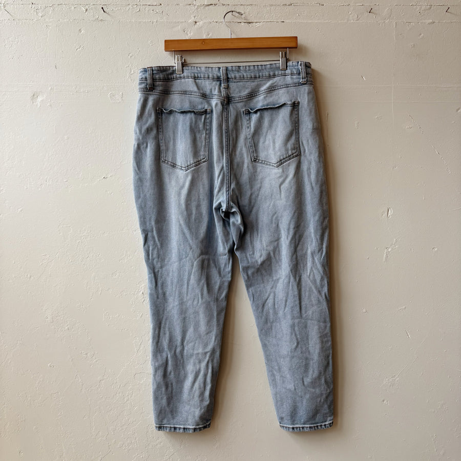 SIZE 18 | Lightwash Jeans