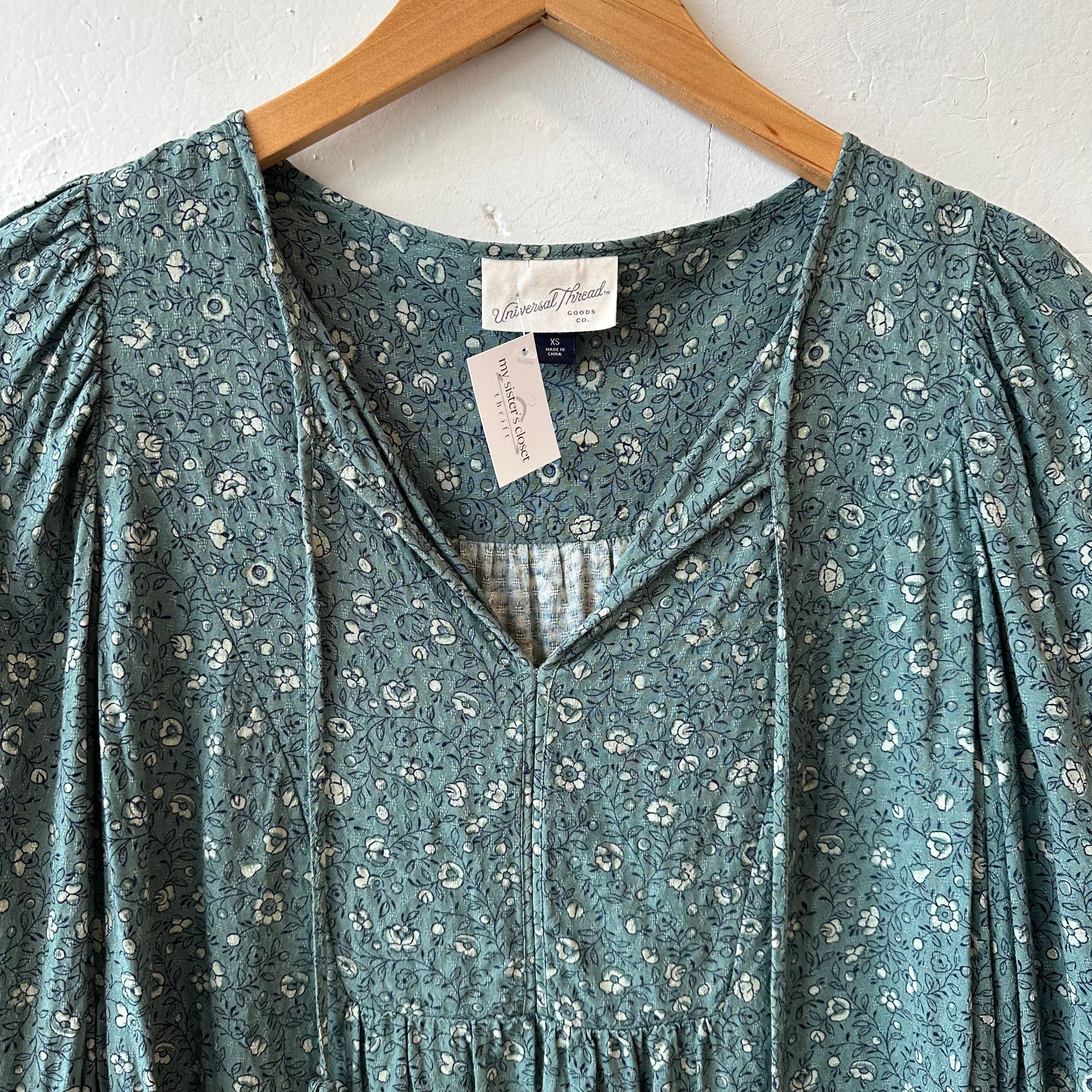 SIZE XS | Green Floral Top
