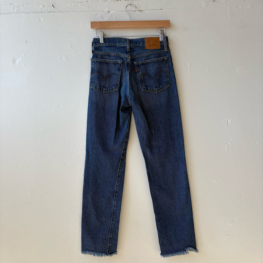 SIZE 24 | Levi’s Straight Jeans