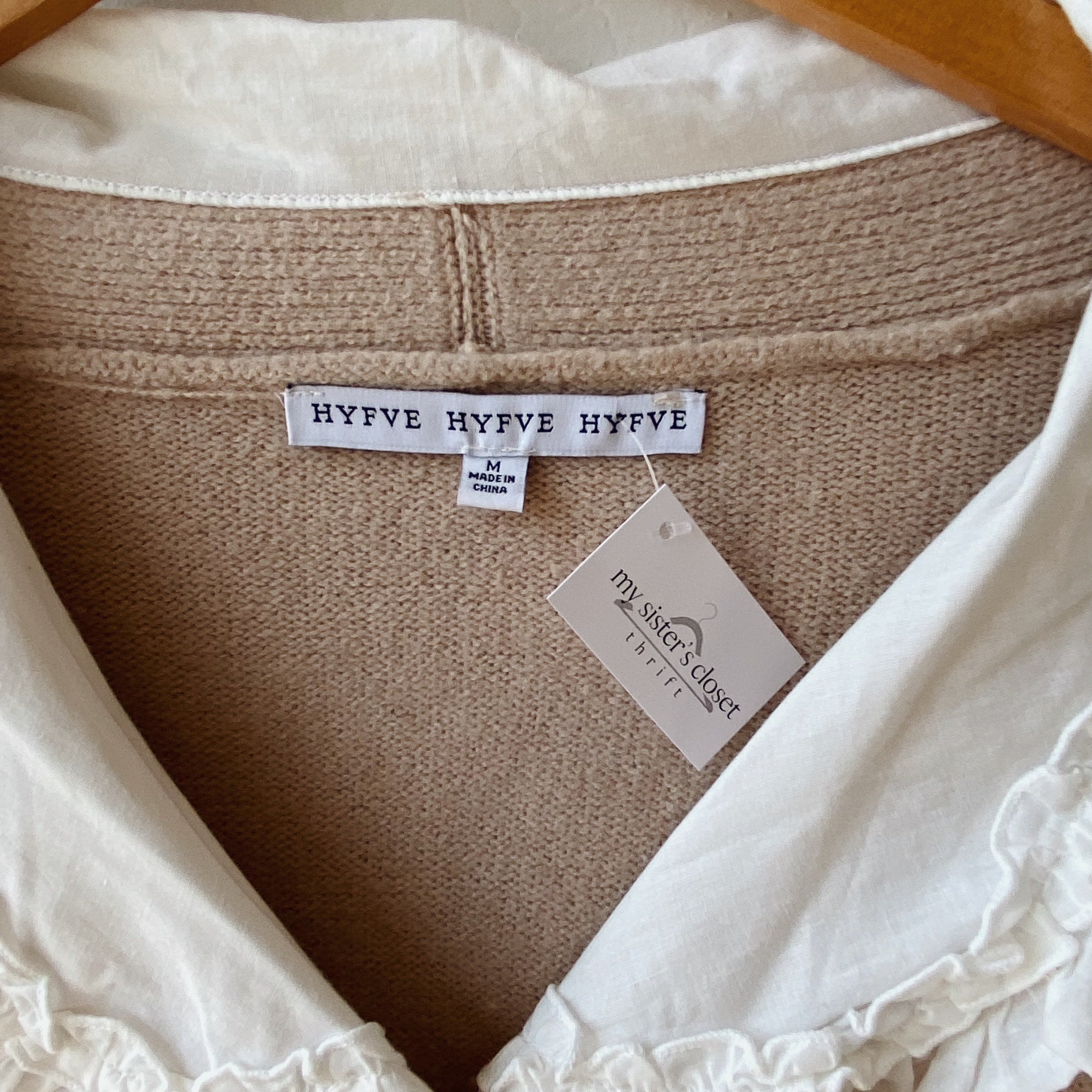 Size M | Ruffle Collar Sweater