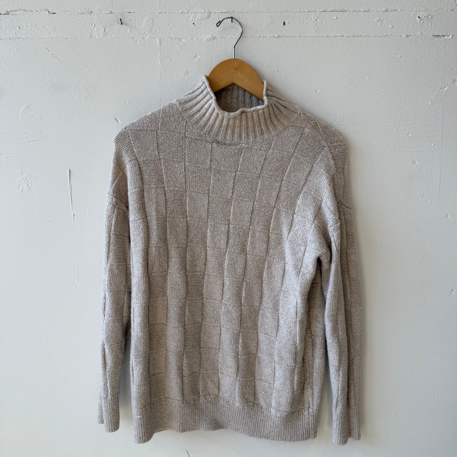 SIZE M | Cream Checkered Sweater